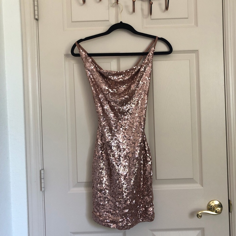 🌹Rose gold fashion nova dress🌹